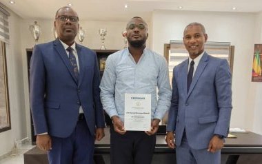 Coaching&nbsp;: Louis Djasmy Mavoungou Nfoumbi, premier Gabonais titulaire de la licence A de l’IHF, honoré par la tutelle
