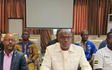 Élection à la Fégafoot&nbsp;: face aux polémiques, les clubs professionnels font bloc derrière Pierre Alain Mounguengui
