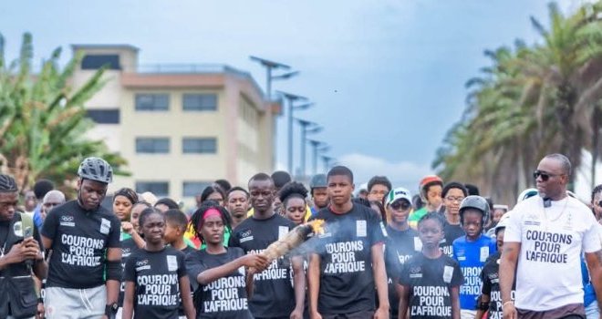 JOJ Dakar 2026 : Près de 500 jeunes célèbrent la flamme olympique à Akanda JOJ Dakar 2026 : Près de 500 jeunes célèbrent la flamme olympique à Akanda