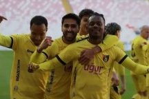 Turquie&nbsp;: Buteur face à Sivasspor, David Sambissa remporte son duel contre Aaron Appindangoyé
