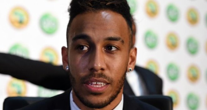 Pierre-Emerick Aubameyang dévoile ses crampons pour la saison 2027-28
