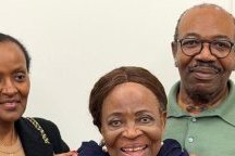 Ali Bongo réuni avec sa mère Patience Dabany&nbsp;: une photo de famille qui fait sensation sur la toile
