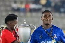 Ouganda : Loyce Mbaba soulève déjà son premier trophée avec Vipers SC