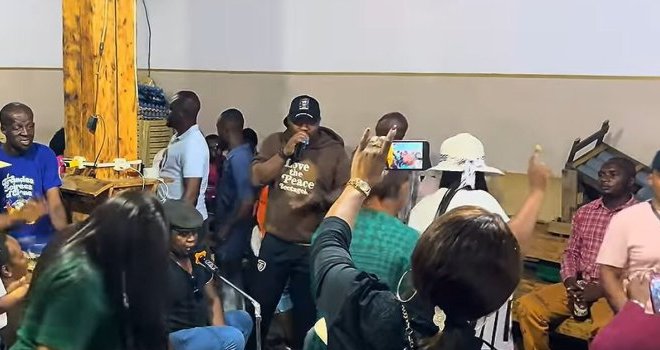 Malgré la polémique, Johaness Show dépasse le million de vues avec « L’amour n’a pas d’âge »
Malgré la polémique, Johaness Show dépasse le million de vues avec « L’amour n’a pas d’âge »