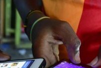 Réseaux sociaux&nbsp;: Jennifer de Mayombo propose de limiter l’accès autonome des moins de 16 ans au Gabon
