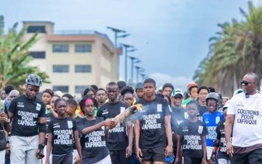 JOJ Dakar 2026 : Près de 500 jeunes célèbrent la flamme olympique à Akanda