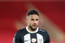 Angers SCO : Jim Allevinah signe son retour à l’entraînement, mais reste préservé face à Lens
